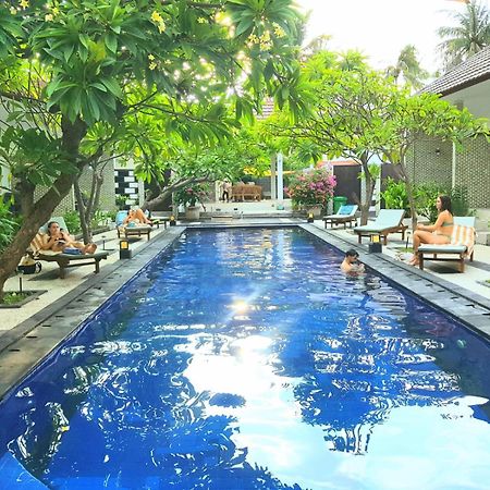 Villa Pine Tree Gili Trawangan Exterior photo