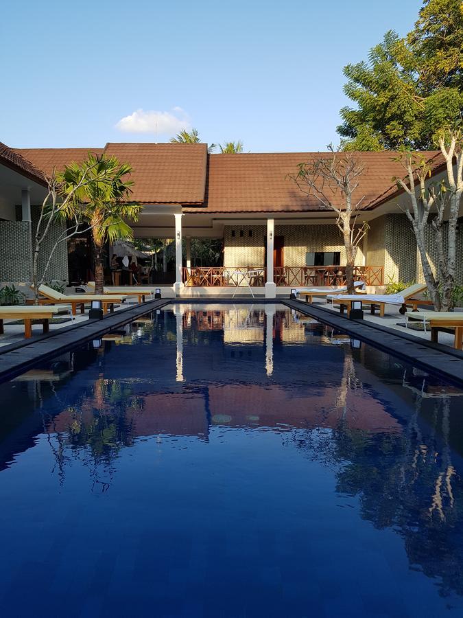 Villa Pine Tree Gili Trawangan Exterior photo