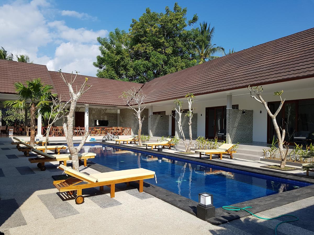 Villa Pine Tree Gili Trawangan Exterior photo