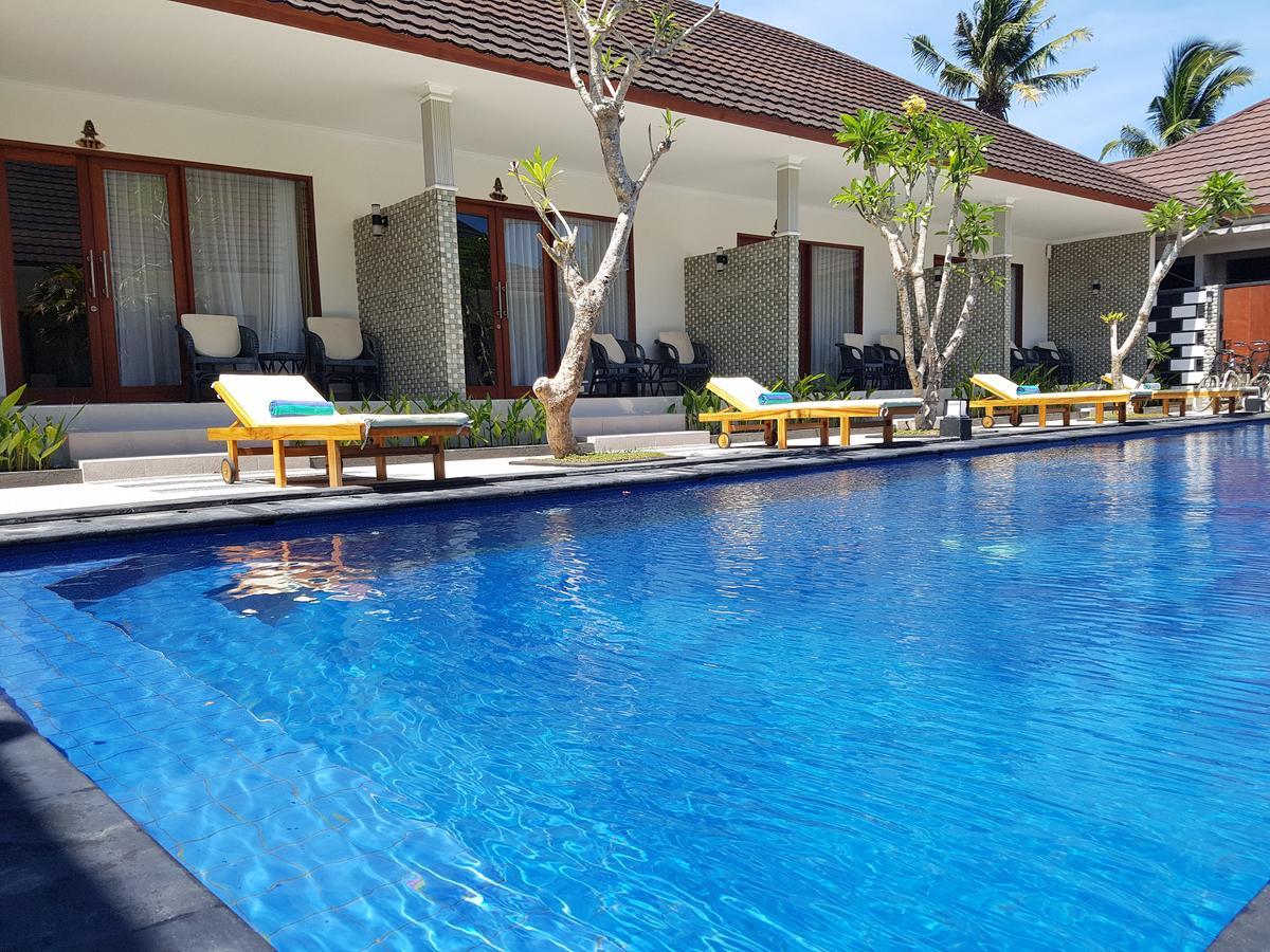 Villa Pine Tree Gili Trawangan Exterior photo