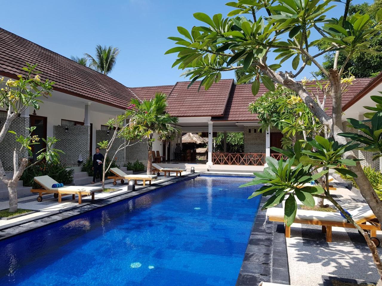 Villa Pine Tree Gili Trawangan Exterior photo