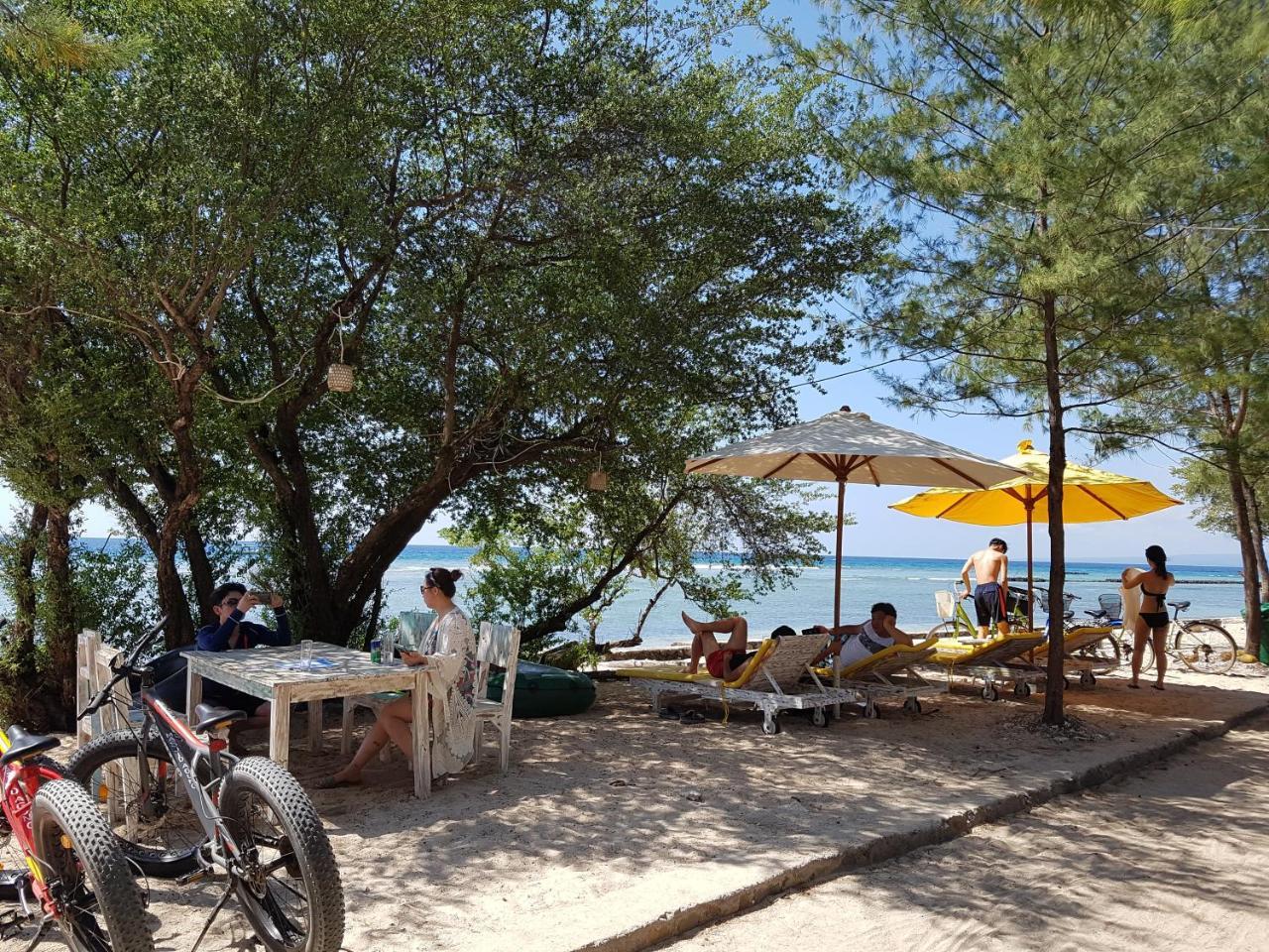 Villa Pine Tree Gili Trawangan Exterior photo